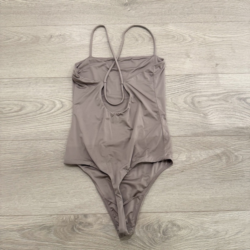 Aritzia Wilfred Free Contour Tank Top Bodysuit XS JZ1004 - Picture 3 of 6